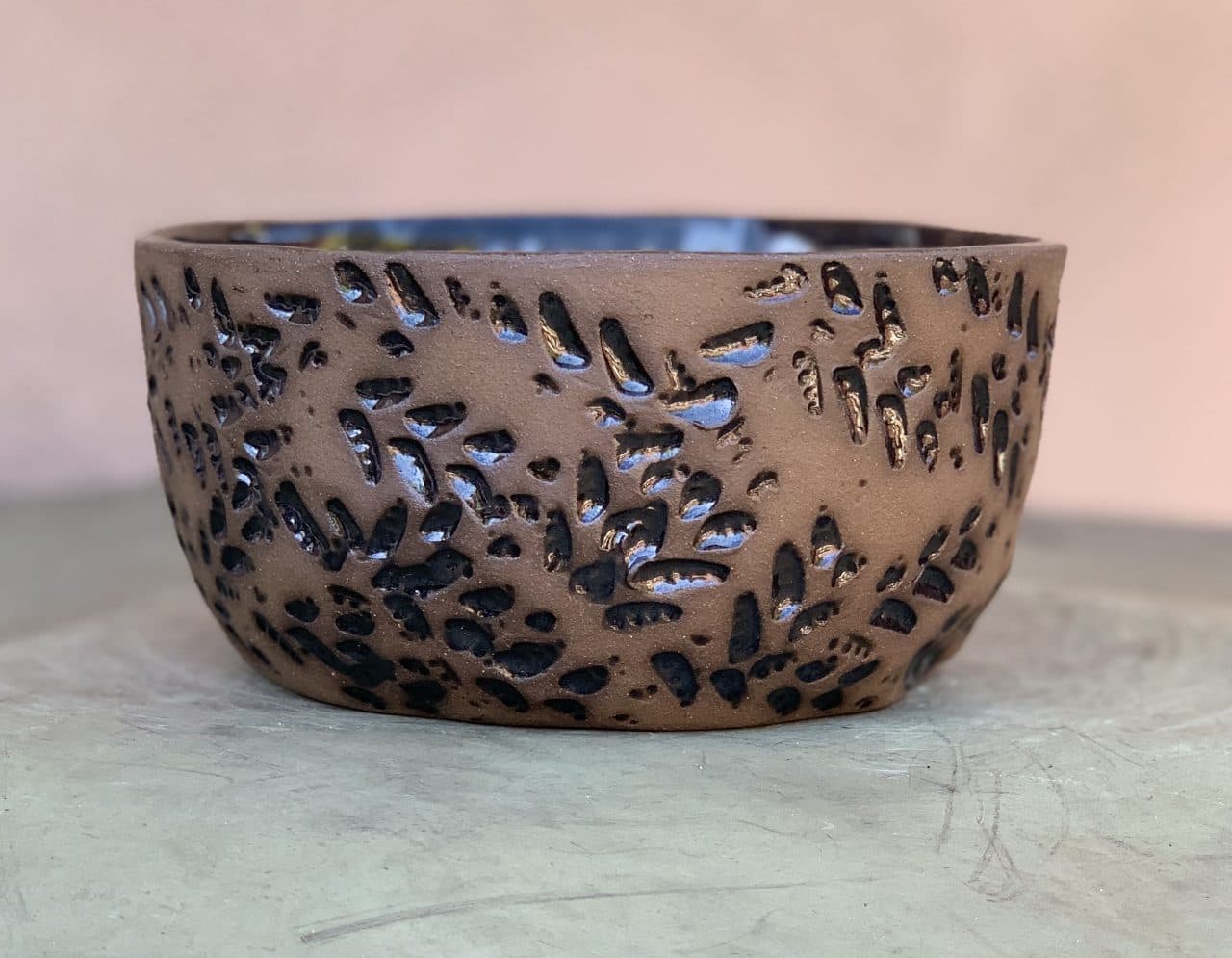 6" Black Leaf Planter