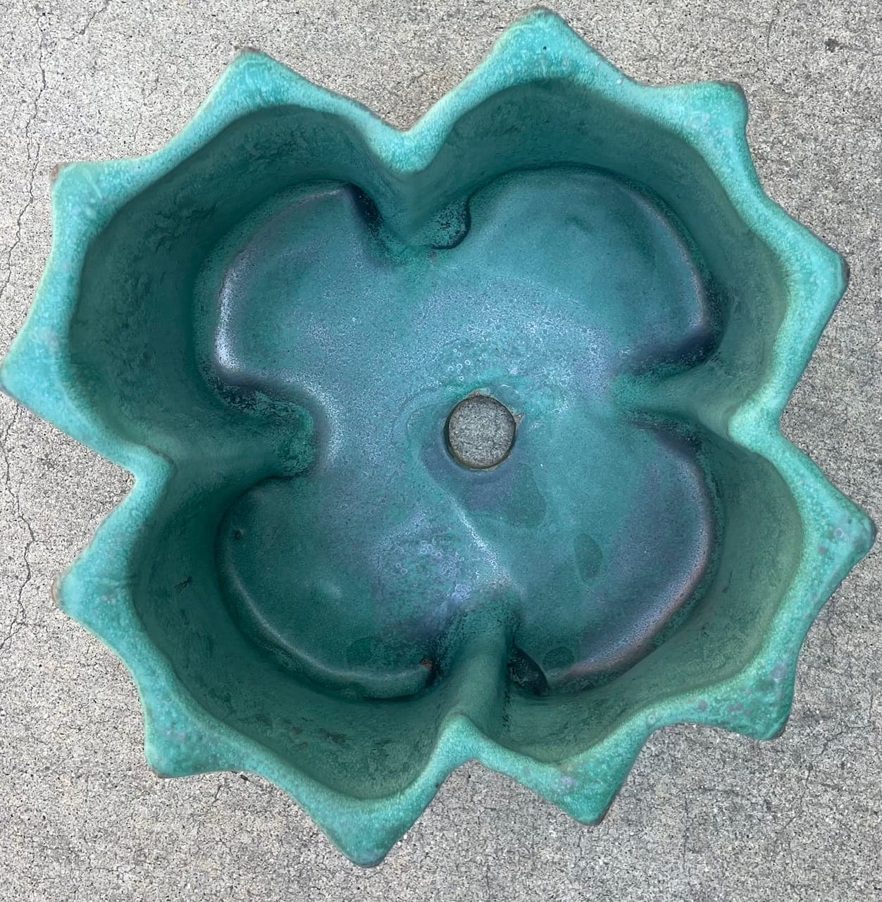 8" Matte Green Extruded Planter - Image 2