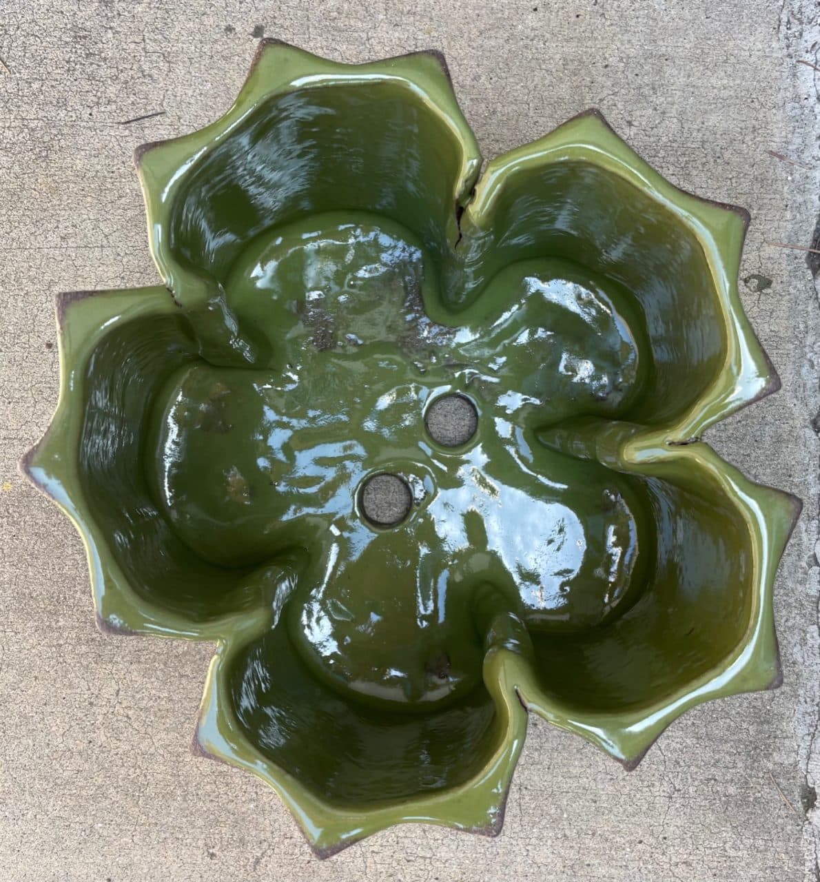 7" Avocado Green Modern Extruded Planter - Image 2