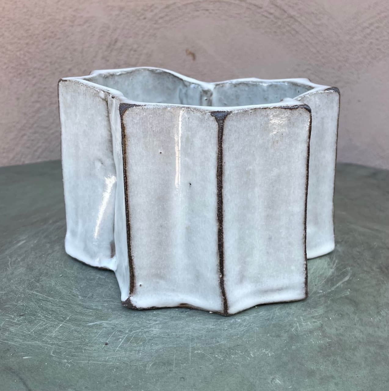 7" Pearl White Extruded Planter