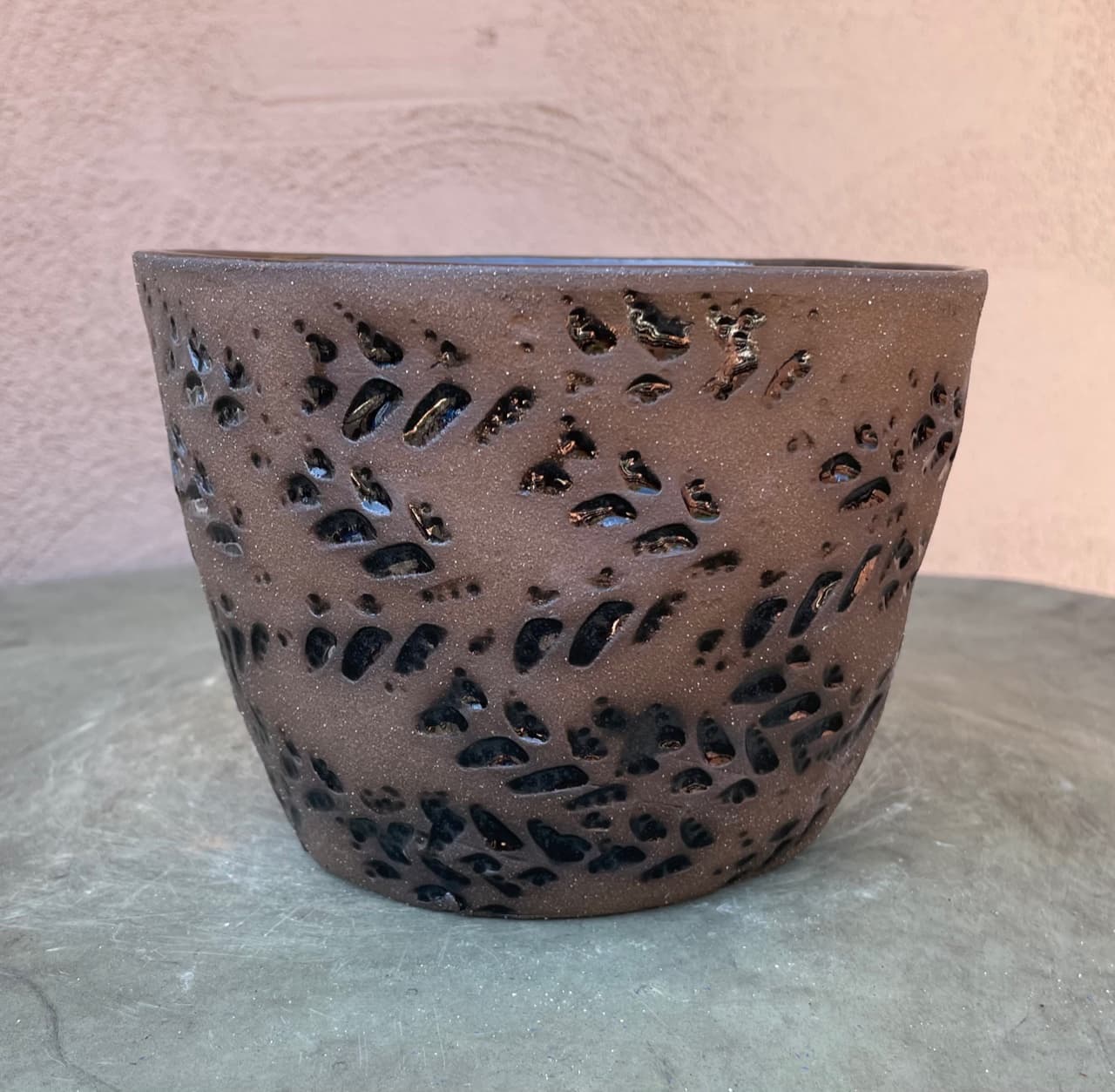 7" Black Leaf Planter